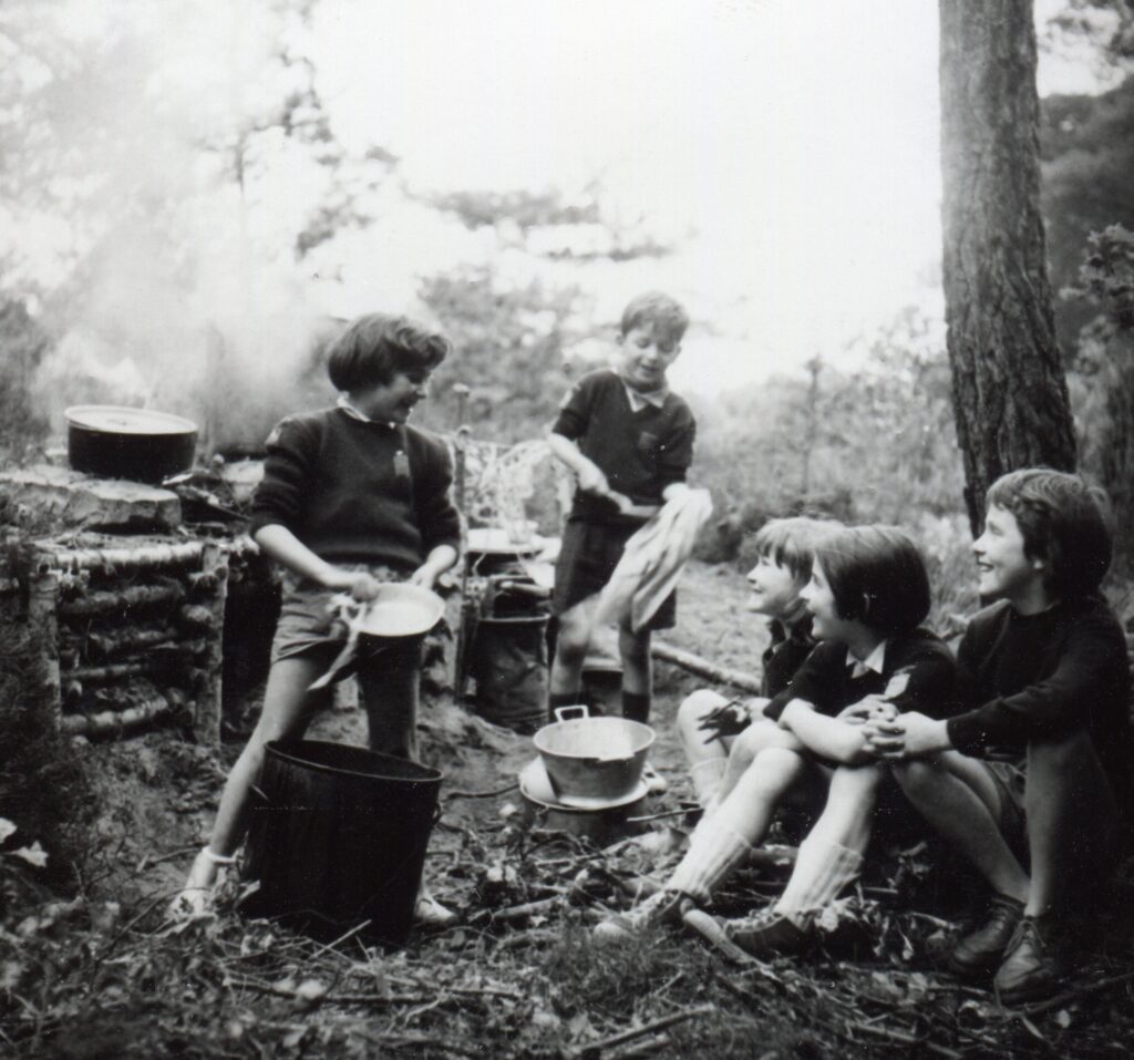 1951 – Camp divers