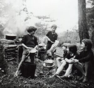 1951 – Camp divers